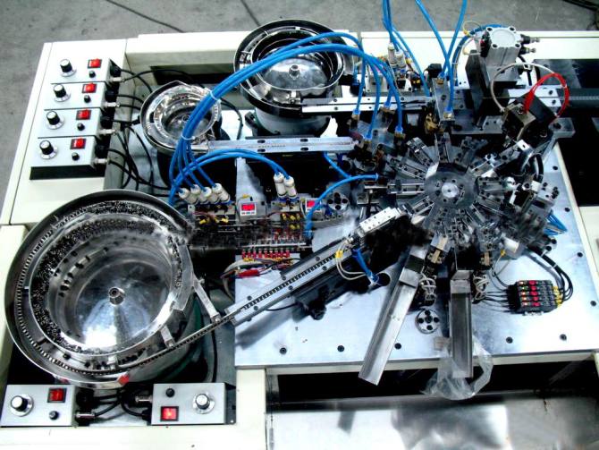 轻触开关装配机